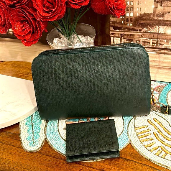 Louis Vuitton briefcase Taiga Green edition Is coming with the personal wallet. - Picture 4 of 10